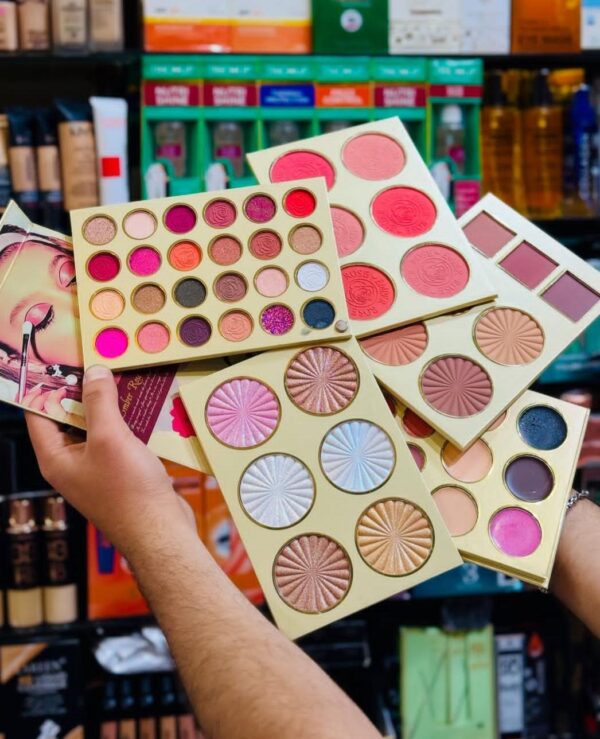 دفتر المكياج الشامل من SheGlam – جمالك في صفحة*🤩