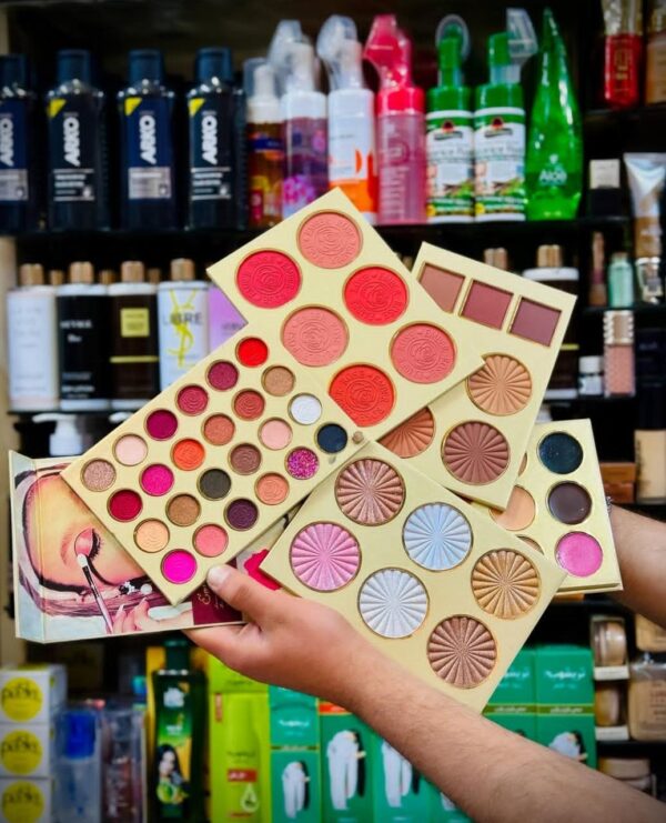 ⁦دفتر المكياج الشامل من SheGlam – جمالك في صفحة*🤩⁩ - الصورة ⁦2⁩